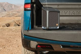 rivian r1t features