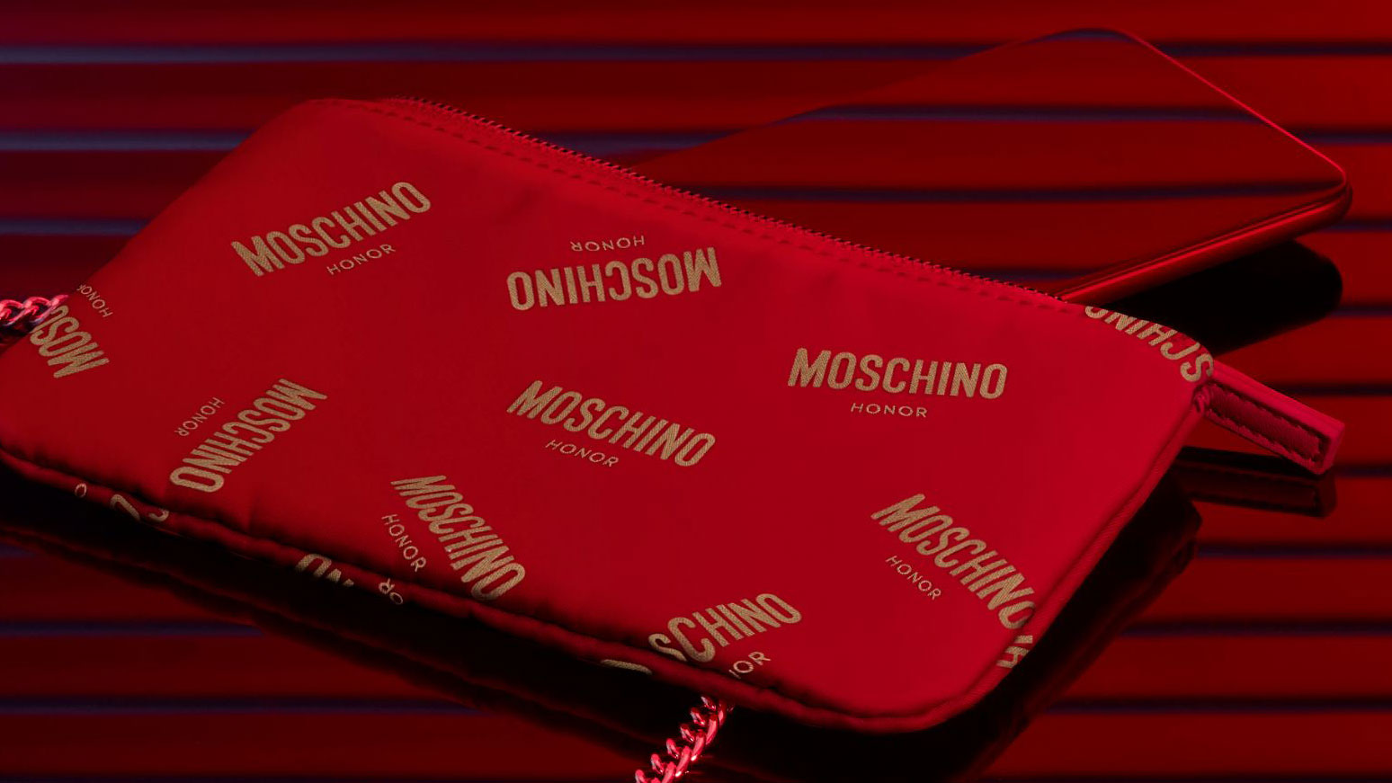 Honor 20 ja Moschinon pussi