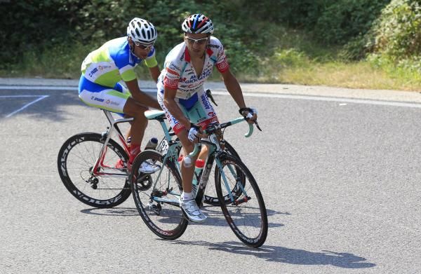 Alessandro Bertolini (Androni Giocattoli) and Robert Vrecer (Slovenia) on the attack.