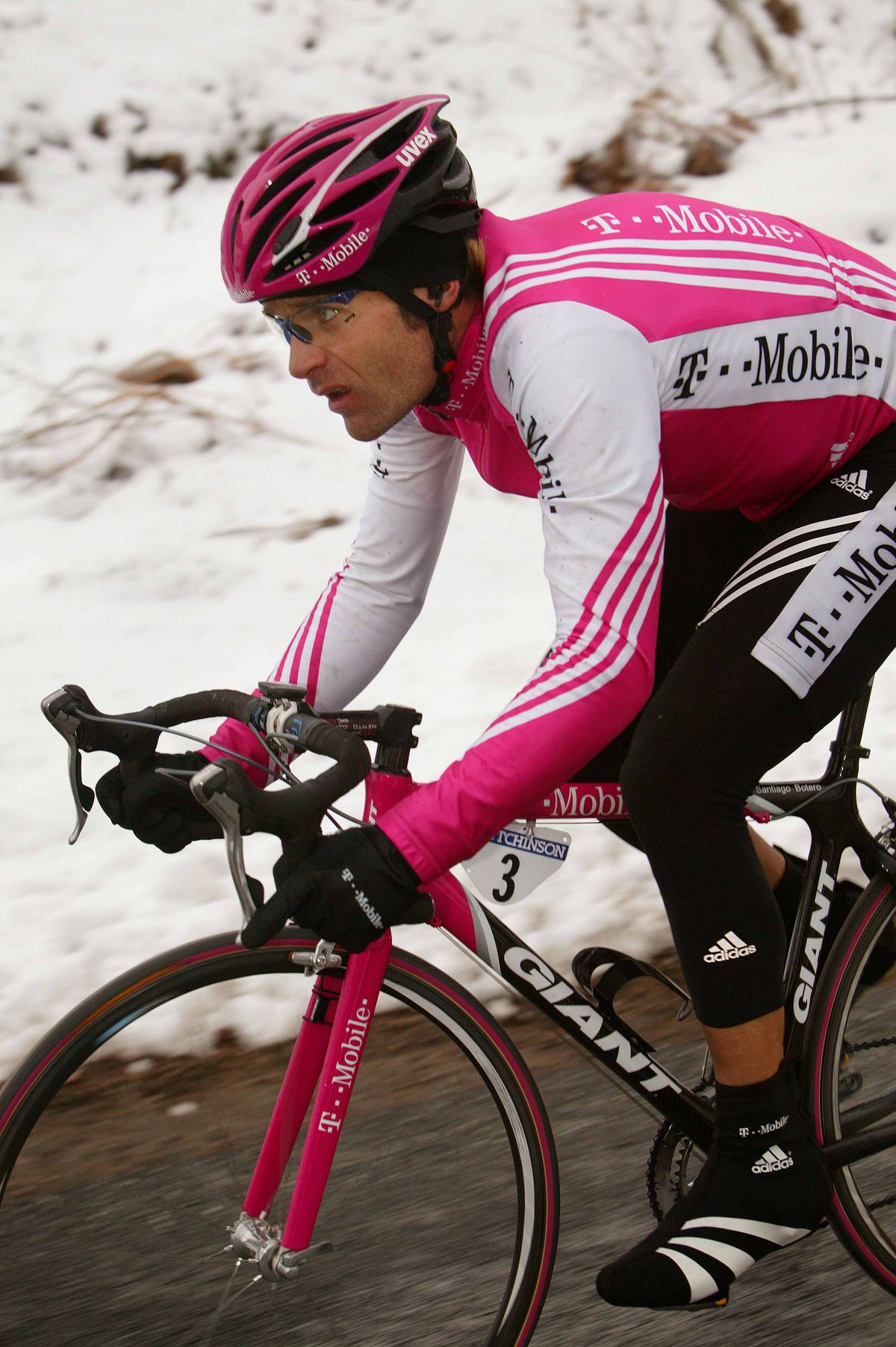 Santiago Botero on the attack at Paris-Nice in 2004.