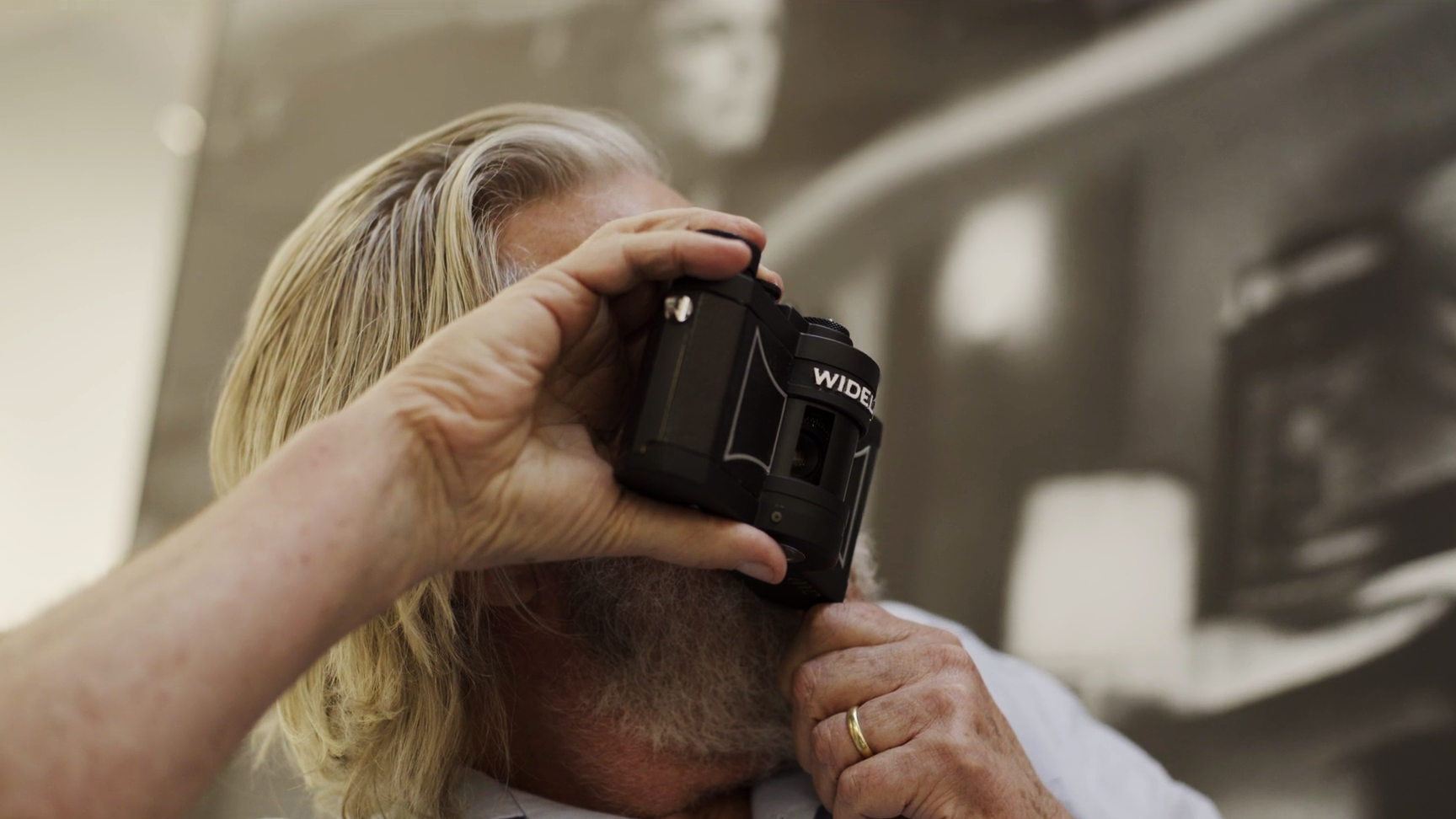 Actor Jeff Bridges with the Wideluxx camera