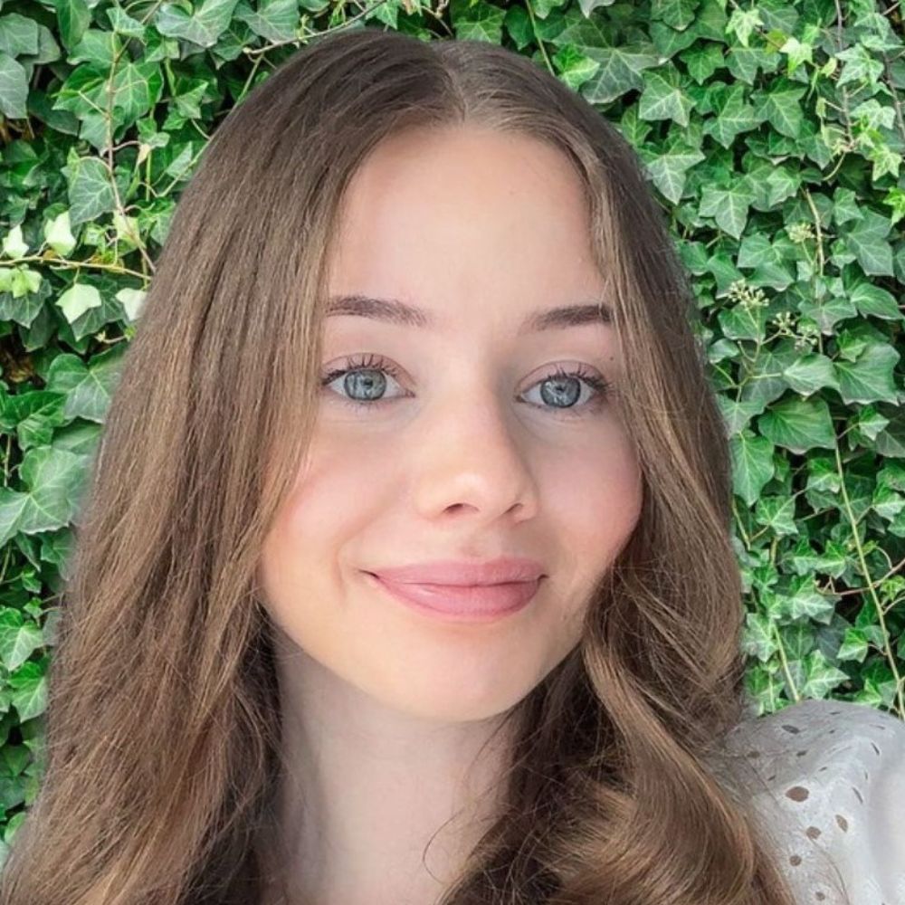 Headshot of Angelika Zaber from Online Turf