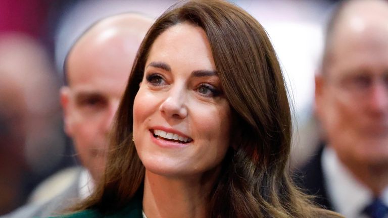 Footage of Princess Kate Being Curtsied To Is Going Viral on TikTok ...
