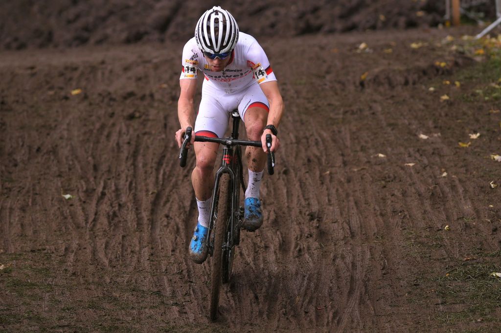 Iserbyt in the mud