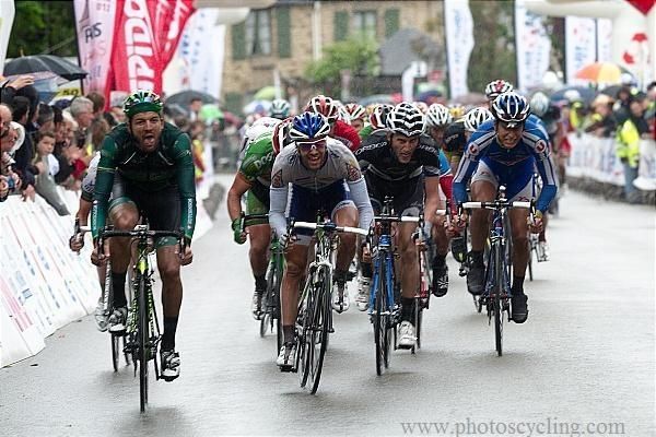 Bryan Coquard (Vend&eacute;e U - Pays de Loire) beats Said Haddou (Europcar) to 3rd.
