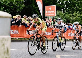 Uenia Fernandes Da Silva leads Emilie Aubry and Anouska Koster over the first QoM