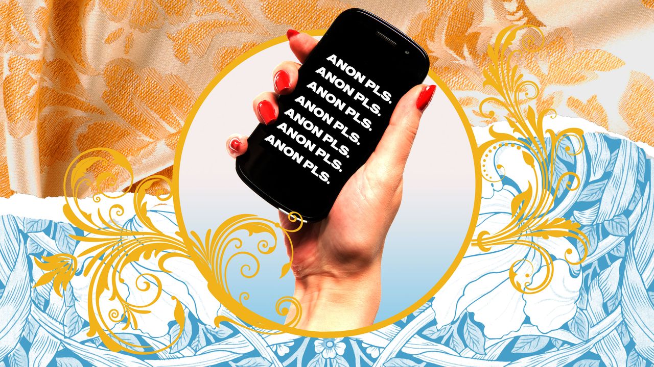 DeuxMoi logo on an iphone being held by a woman