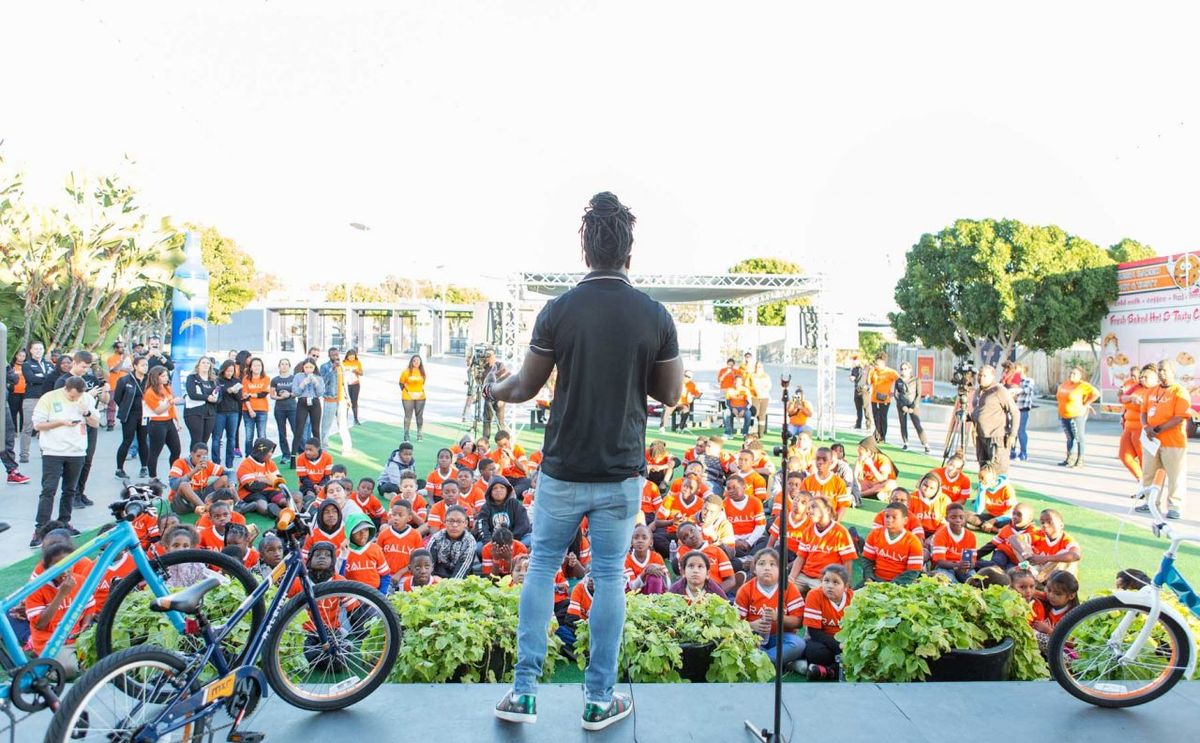 Melvin Gordon addresses the children during the bike build at the StubHub Center