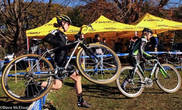 Andrea Smith (Ladies First Racing) in the chase group with Annis and Van Gilder.