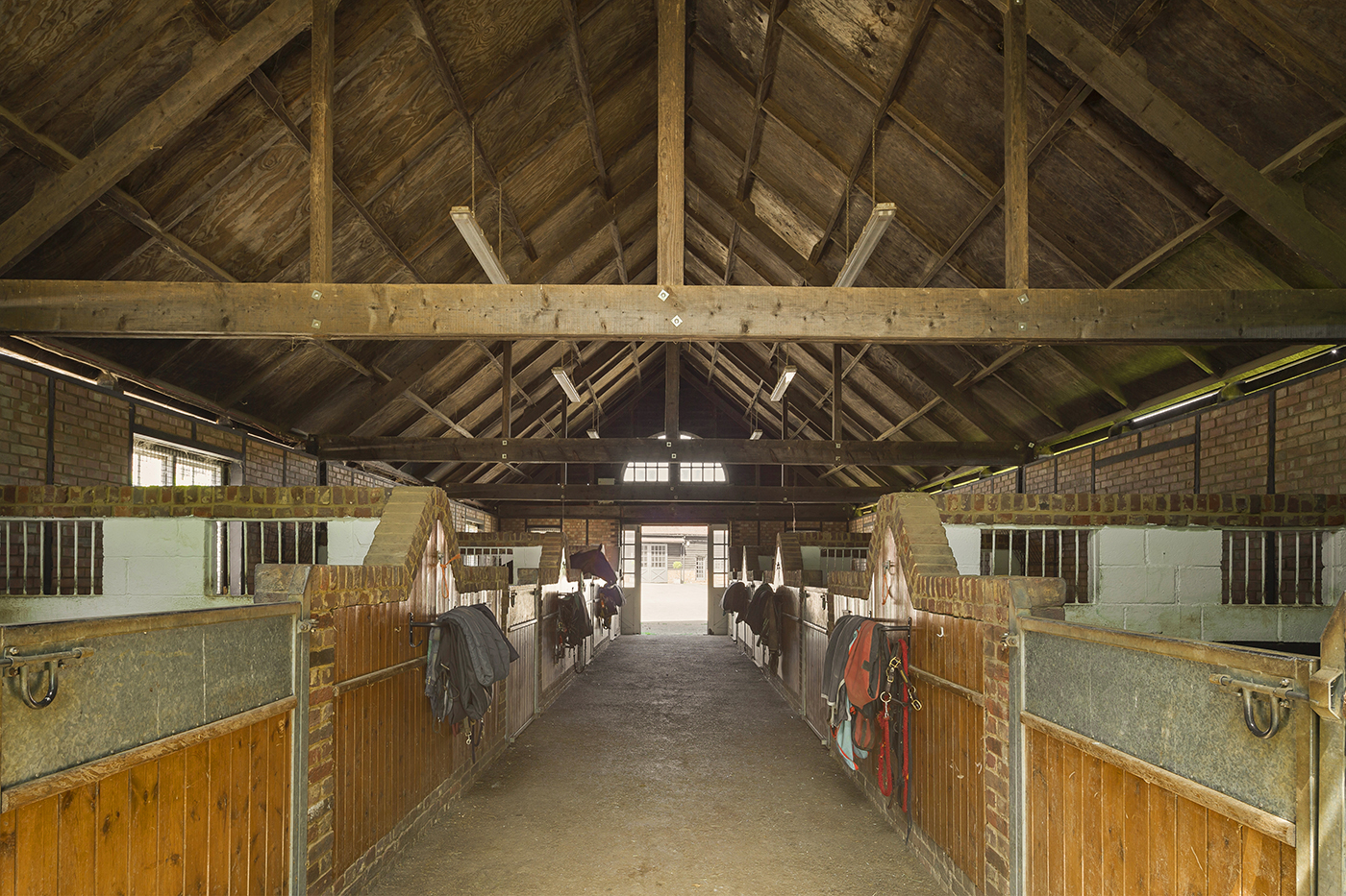Shortgrove-Manor-Farm-STABLES.jpg