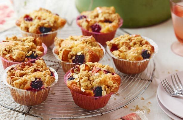 Apple crumble muffins