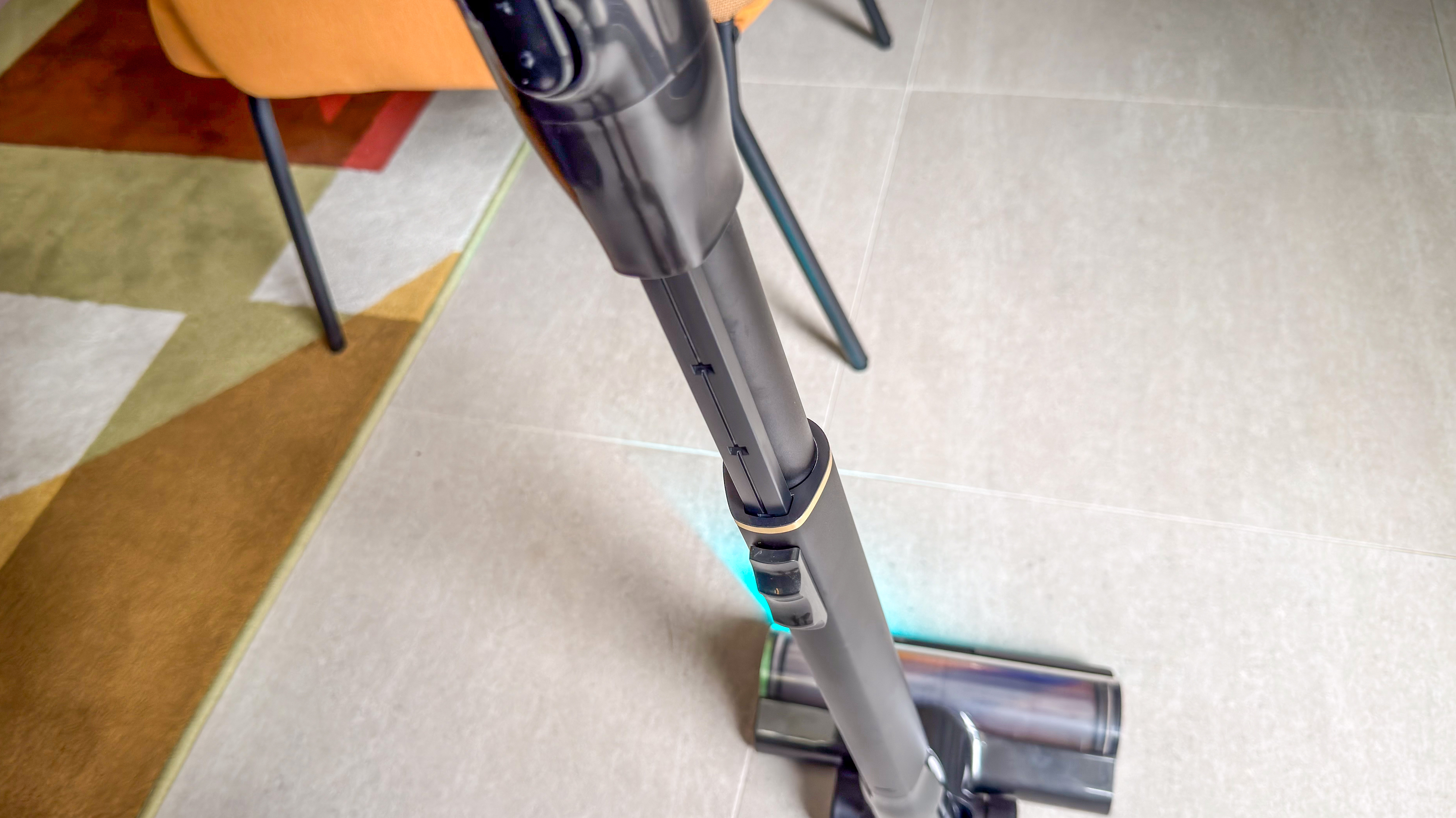 The Dreame Z50 Station wand fully extended 