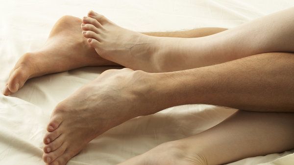 Toe, Skin, Barefoot, Human leg, Joint, Comfort, Foot, Organ, Close-up, Ankle, 