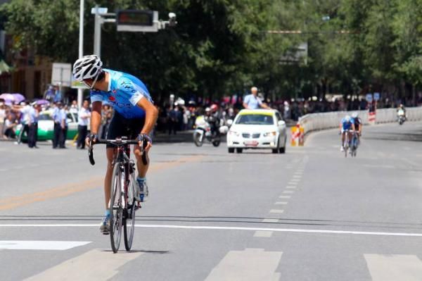 Ghader Mizbani (Tabriz) broke free with 10km to go and had a clear win.