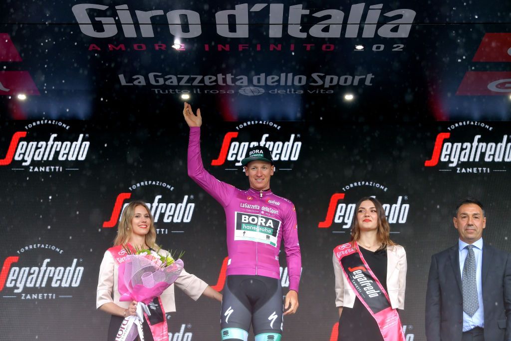 Pascal Ackermann (Bora-Hansgrohe) takes the cyclamen jersey into the rest day