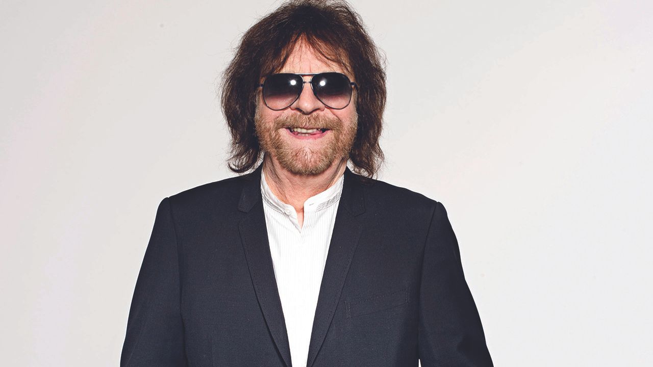 Jeff lynne. Джефф Линн без очков. Джефф Линн без бороды. Mandingo Джефф Линн. Jeff Lynne without Glasses.