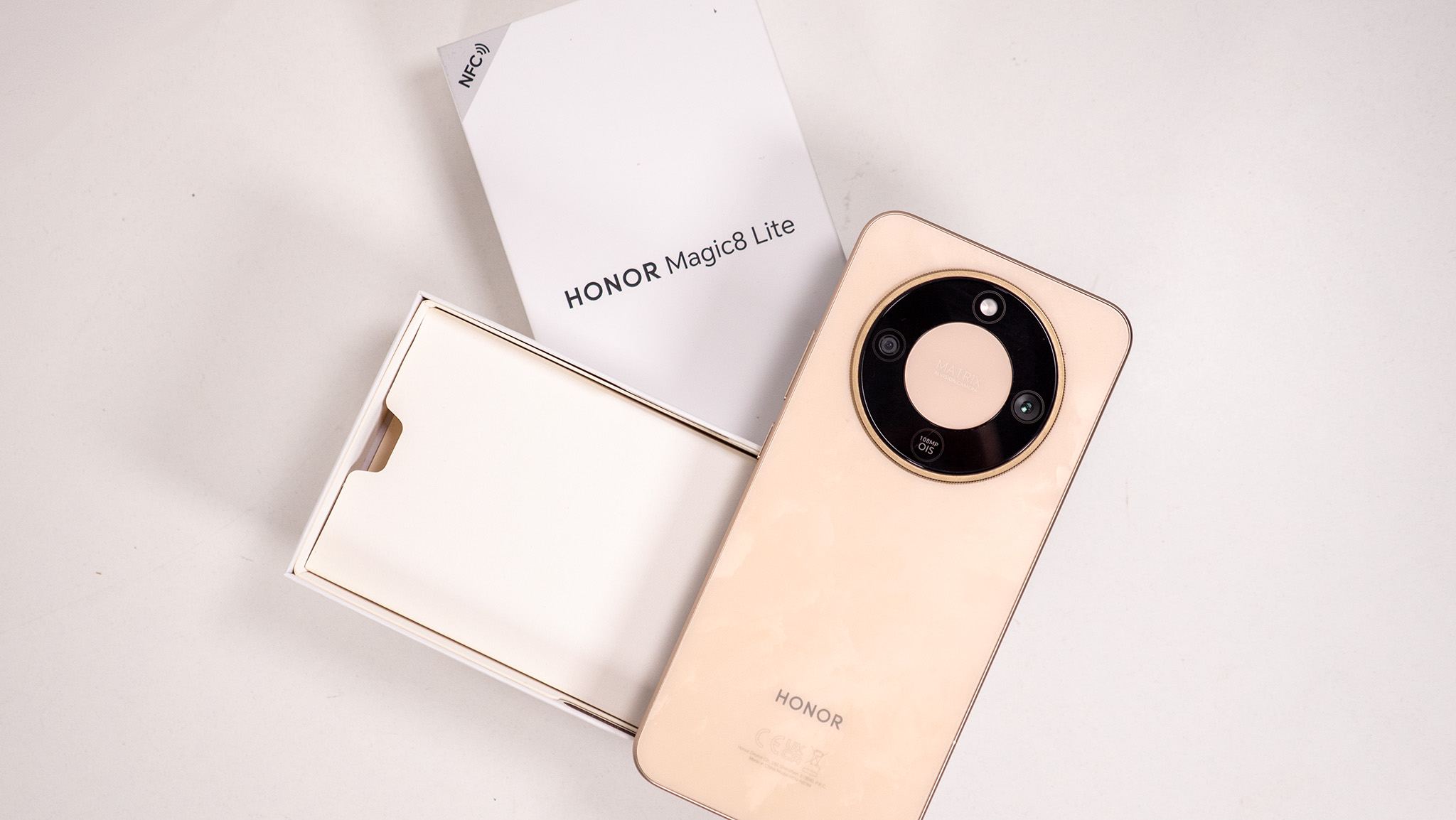 Unboxing the Honor Magic 8 Lite