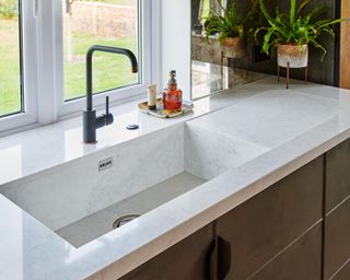 kitchen sink made of quartz