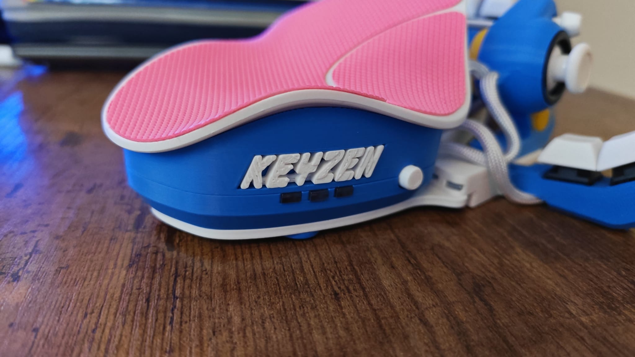 The Keyzen nameplate on the Azeron Keyzen