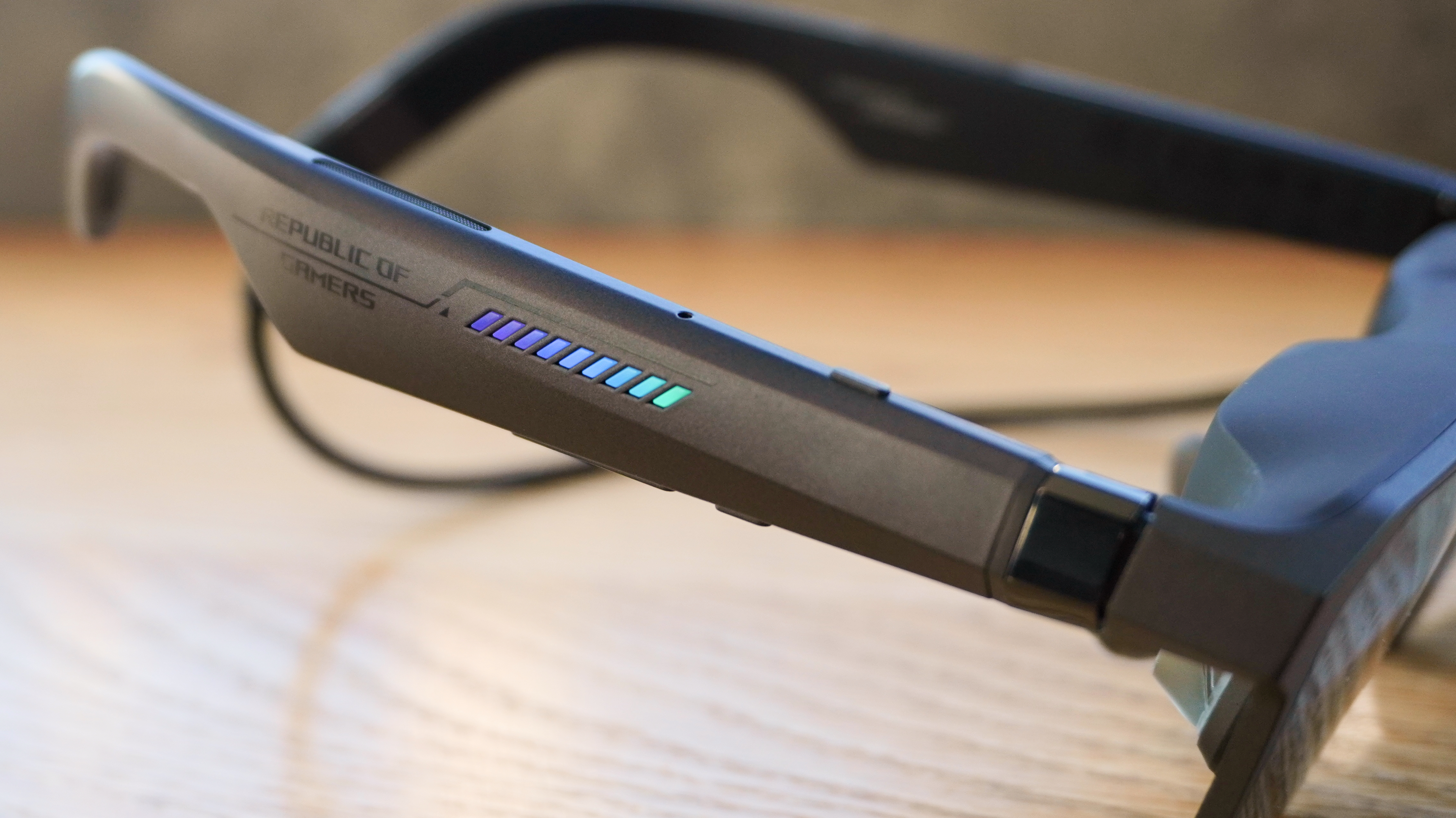 Asus ROG Xreal R1 AR Glasses