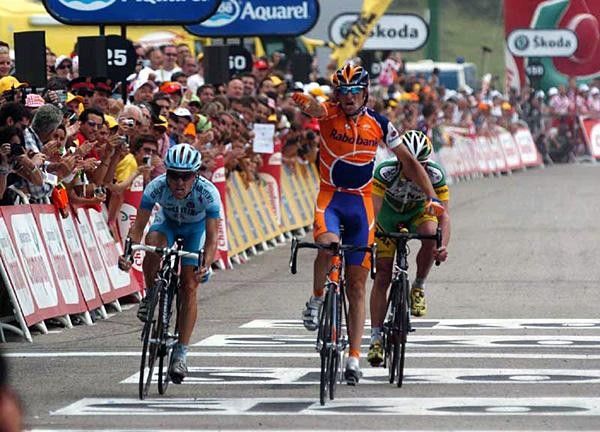 Denis Menchov (Rabobank) celebrates his win