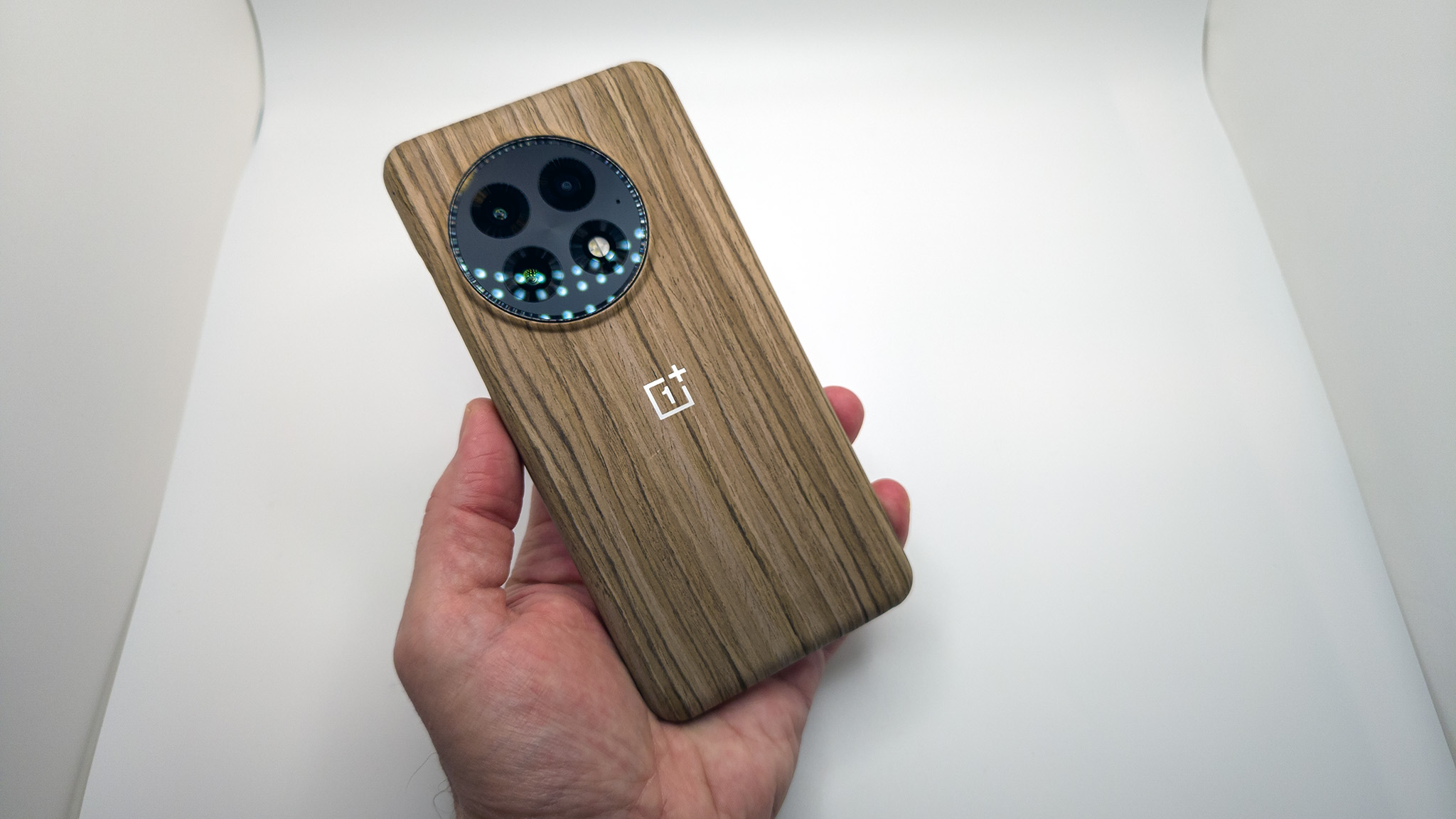 The official OnePlus 13 wood case