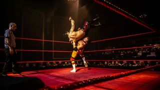 How to photograph wrestling