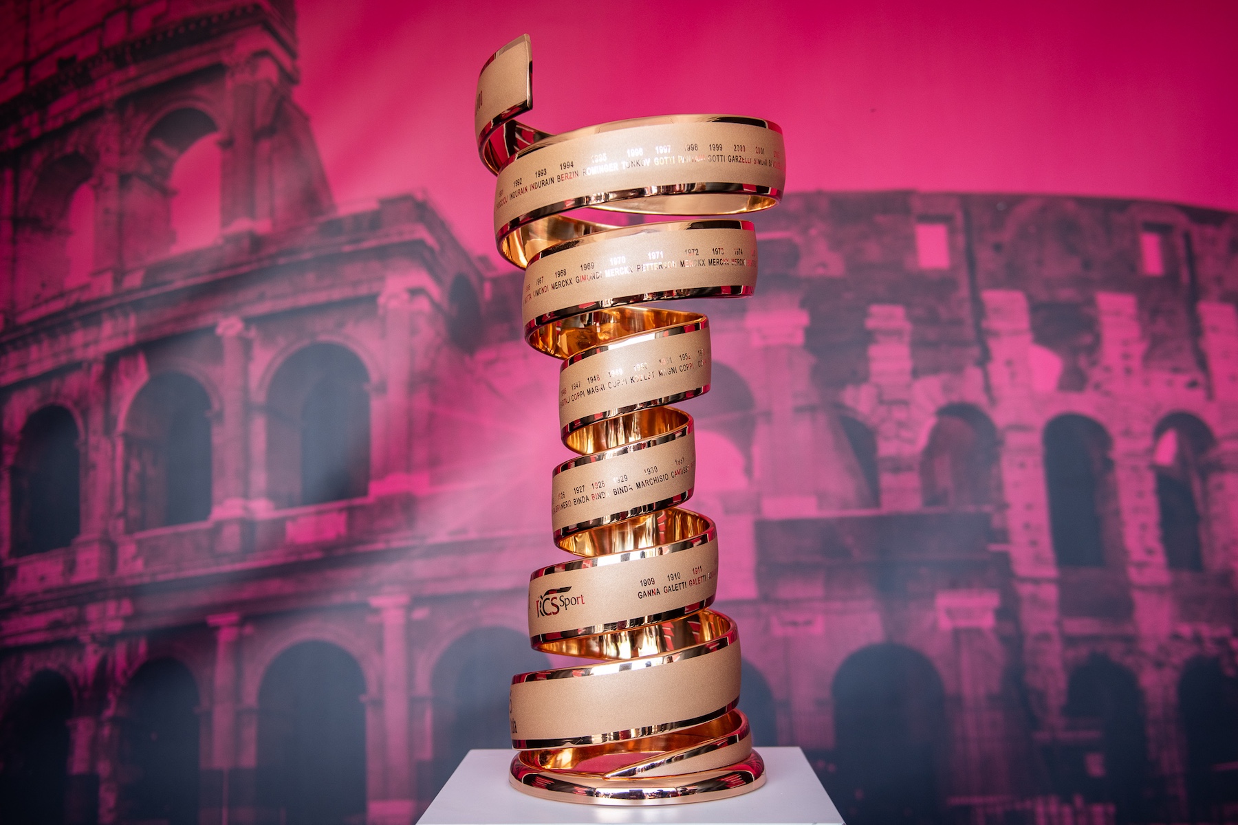 Giro d'Italia endless trophy
