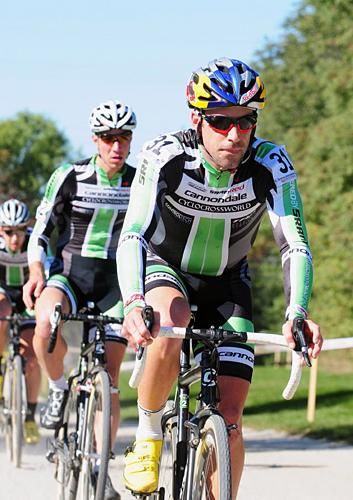 Tim Johnson (Cycocrossworld.com/Canondale) leading a team time trial with Powers showing he can ride with no hands.