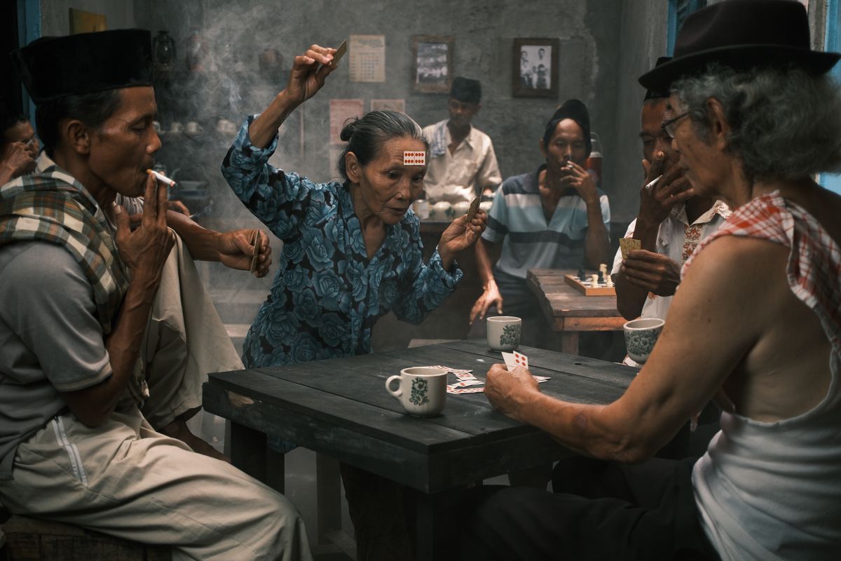 ‘Warung Kopi’ by Ariani Dikye – Winner, People category and Overall winner of the CEWE Photo Award 2023