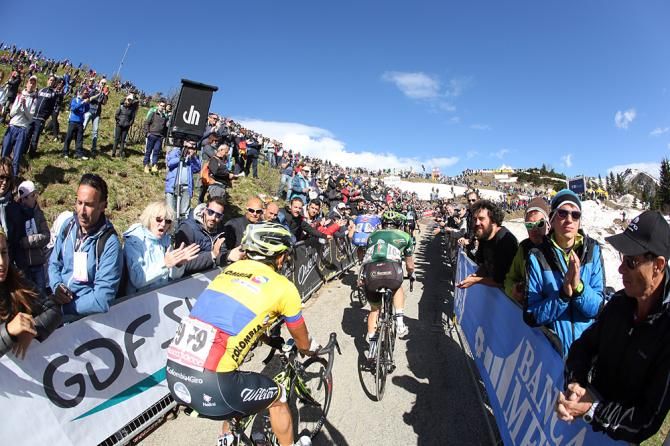 Barriers hardly hold back the crowds