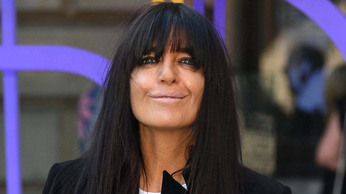 Nous n'avions jamais pensé à une veste en velours comme un incontournable jusqu'à ce que nous voyions le magnifique blazer Jaeger de Claudia Winkleman.