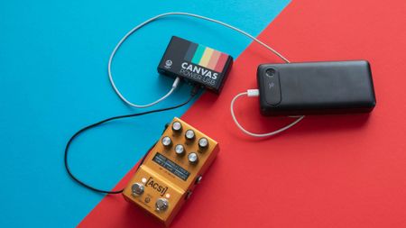 Walrus Audio Canvas Power USB: The compact pedalboard power supply can be charged via USB.