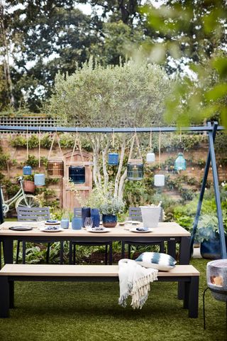 garden decor ideas: dobbies table with hanging tealight lanterns