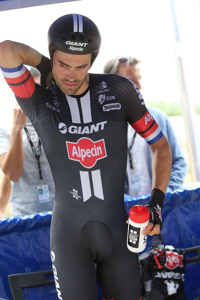 Tom Dumoulin gets ready for his winning stage 17 effort.