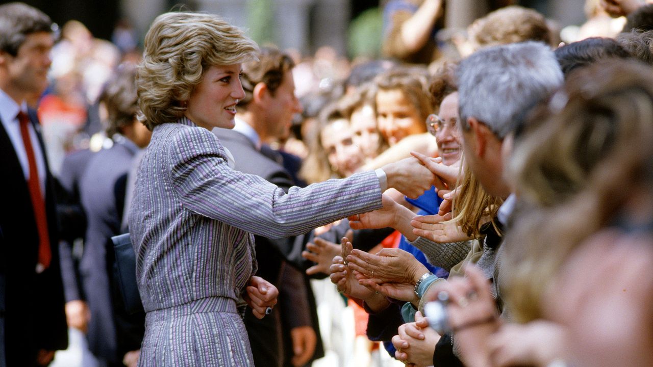 princess diana never wore gloves