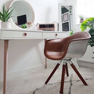 Aviator chair used at a dressing table