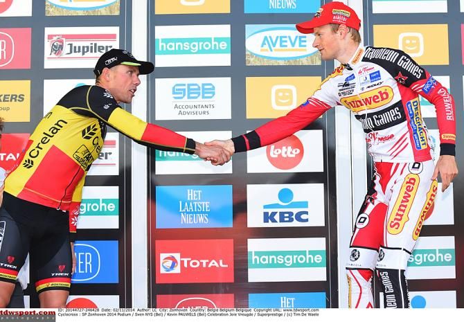Nys and Pauwels shake hands on the podium