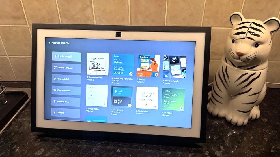 Amazon Echo Show 21 smart display