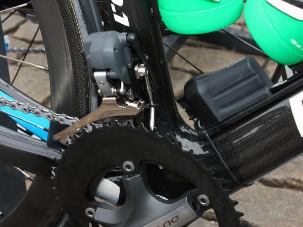 The chain watchers on the Sky team bikes not only offer a bit of insurance against a dropped chain but also a handy strapping point for the Shimano Dura-Ace Di2 wire.