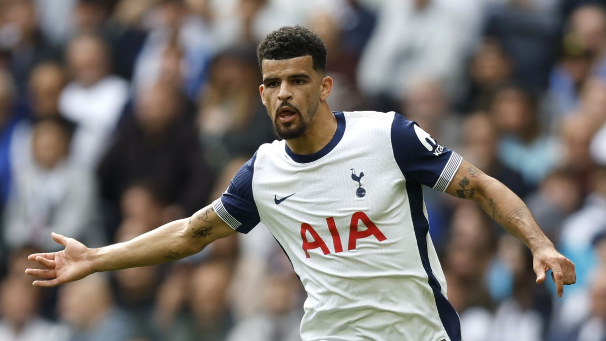 Dominic Solanke of Tottenham Hotspur running ahead of the Tottenham vs Brentford live stream