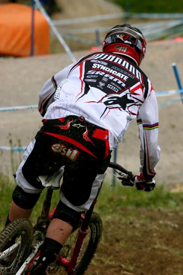 Greg Minnaar (Santa Cruz Syndicate) flies down the run.