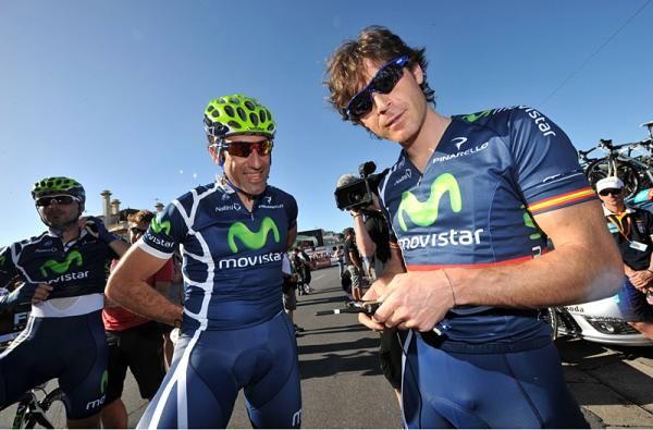 Jose Ivan Gutierrez gets ready to race with his Movistar teammates