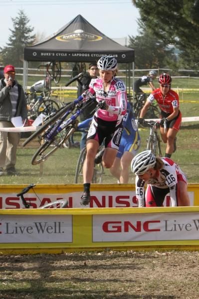 Natasha Elliott (Garneau Club Chaussures) threads through the added obstacles