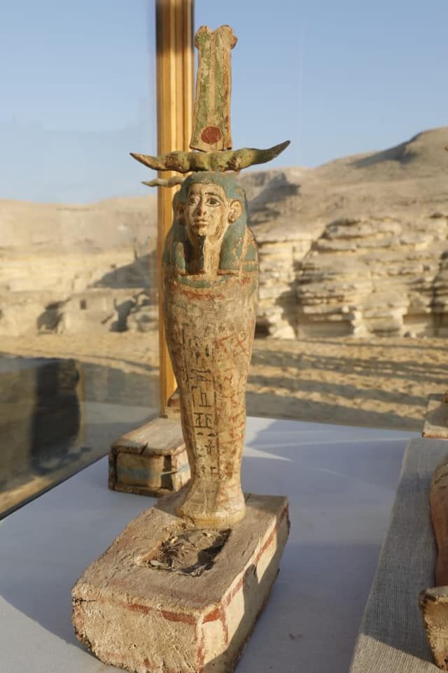 Three large cat mummies and some small mummies can be seen at the archaeological site at Saqqara. It's not clear if the lion mummies are shown in this photo.