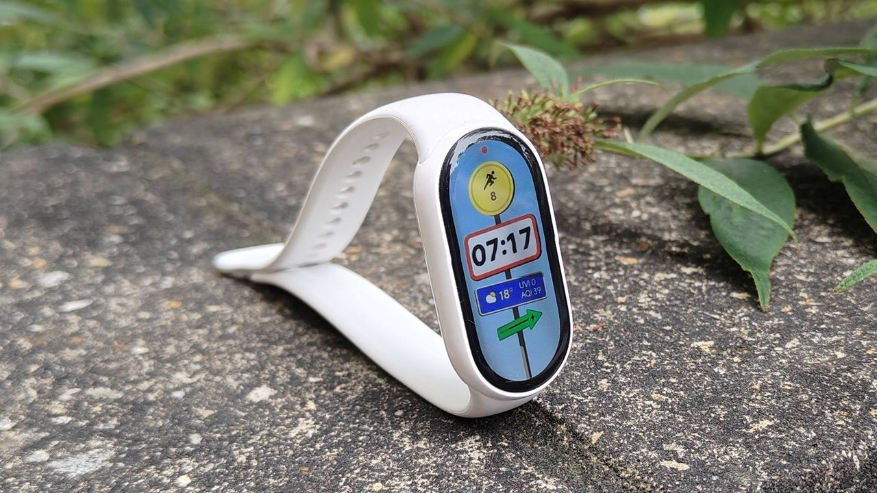This fitness tracker has a high-quality ceramic finish, even though it costs less than the cheapest Fitbit