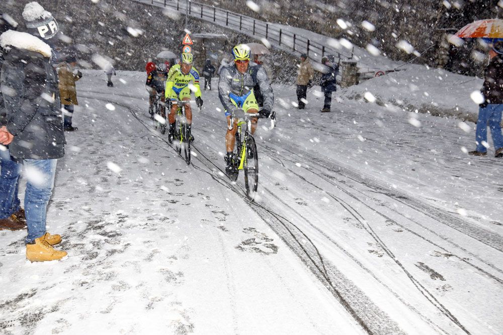 Matteo Tosatto plugs on through the conditions