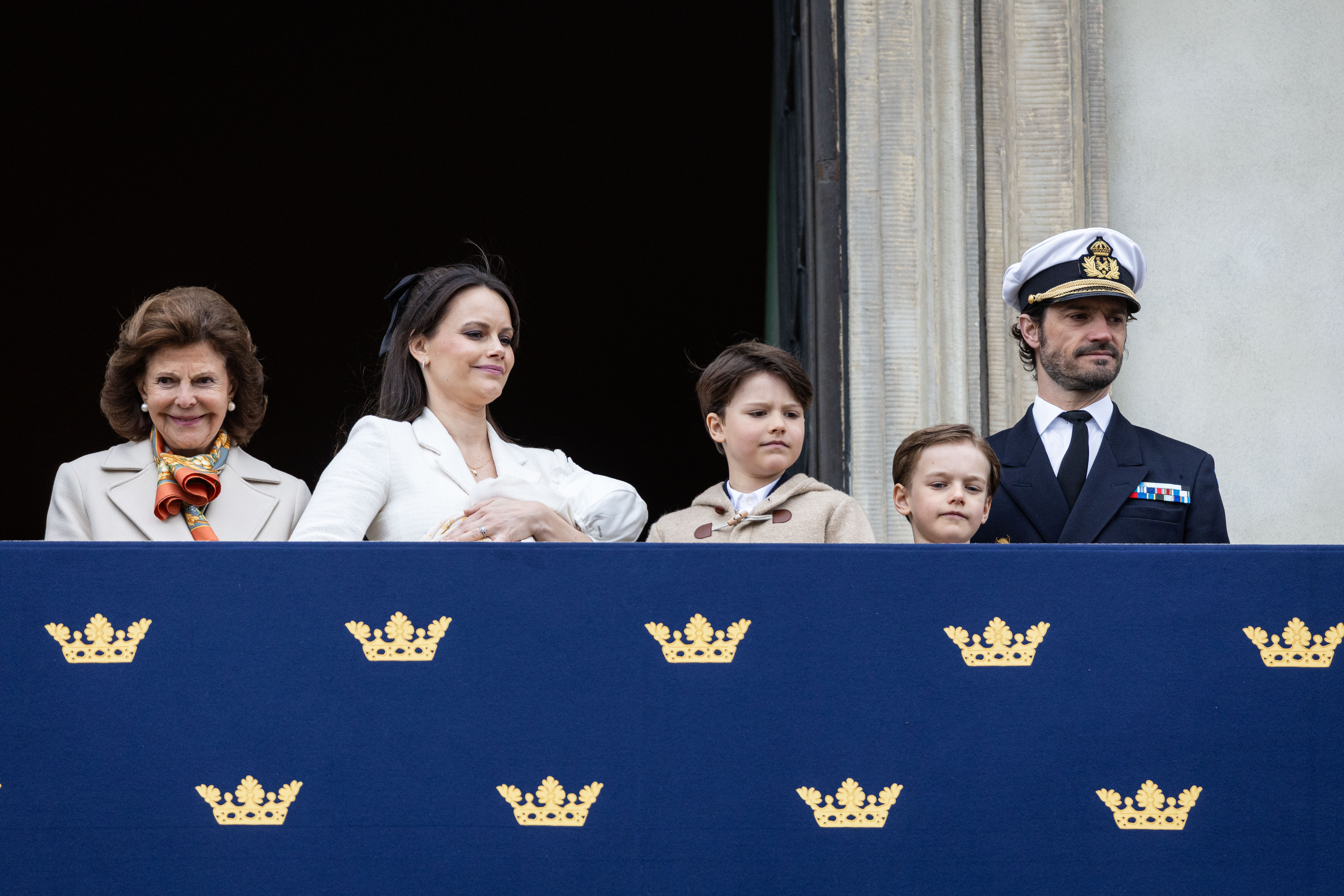 Queen Silvia, Princess Sofia, Princess Ines, Prince Alexander, Prince Gabriel, Prince Carl Philip on the balcony of the royal palace