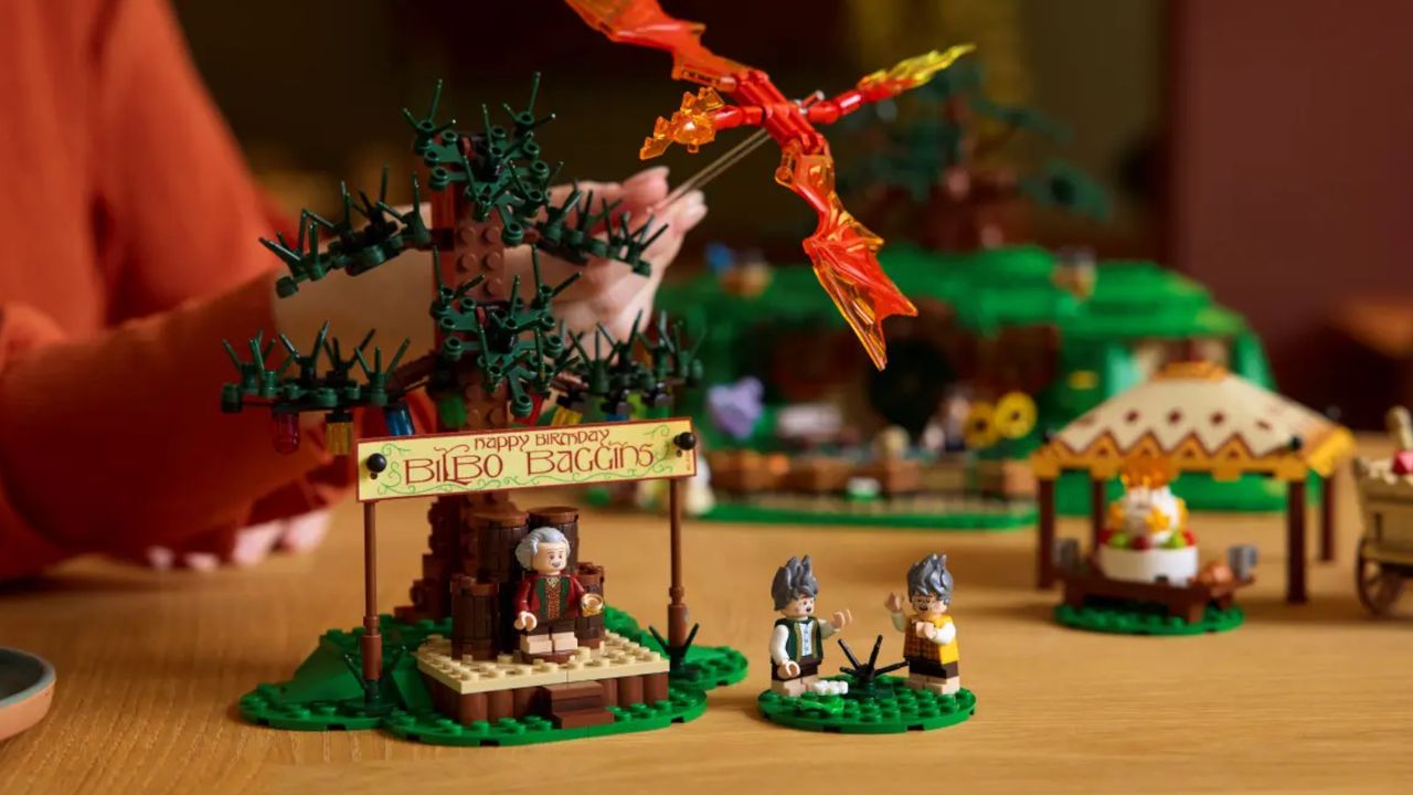 Lego The Shire Party Tree, Bilbo, Merry, Pippin, and dragon firework