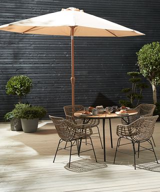 parasol in modern courtyard with black wall